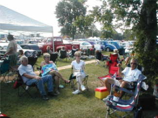 Bob, Vanda, Amy and Truman all having a great time in Bowling Green