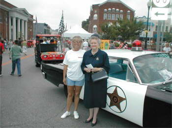 Mayberrys Aunt Bea took time to pose with HRHL's Minnie, dont know which one was Grandstanding