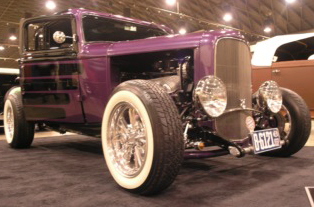 1932 FORD ANNIVERSARY SHOW 247