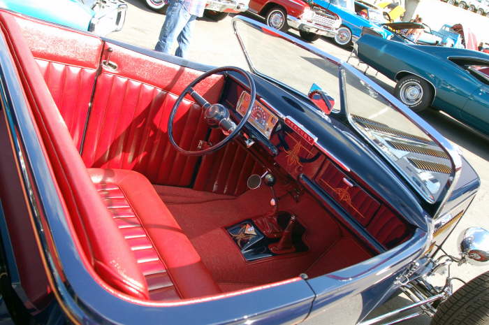 32 Merc interior