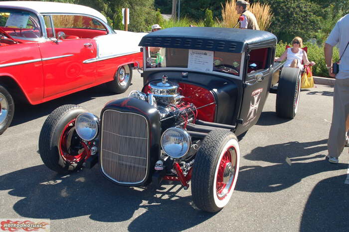 Tom and Bonnie Sanders 29 Ford pu