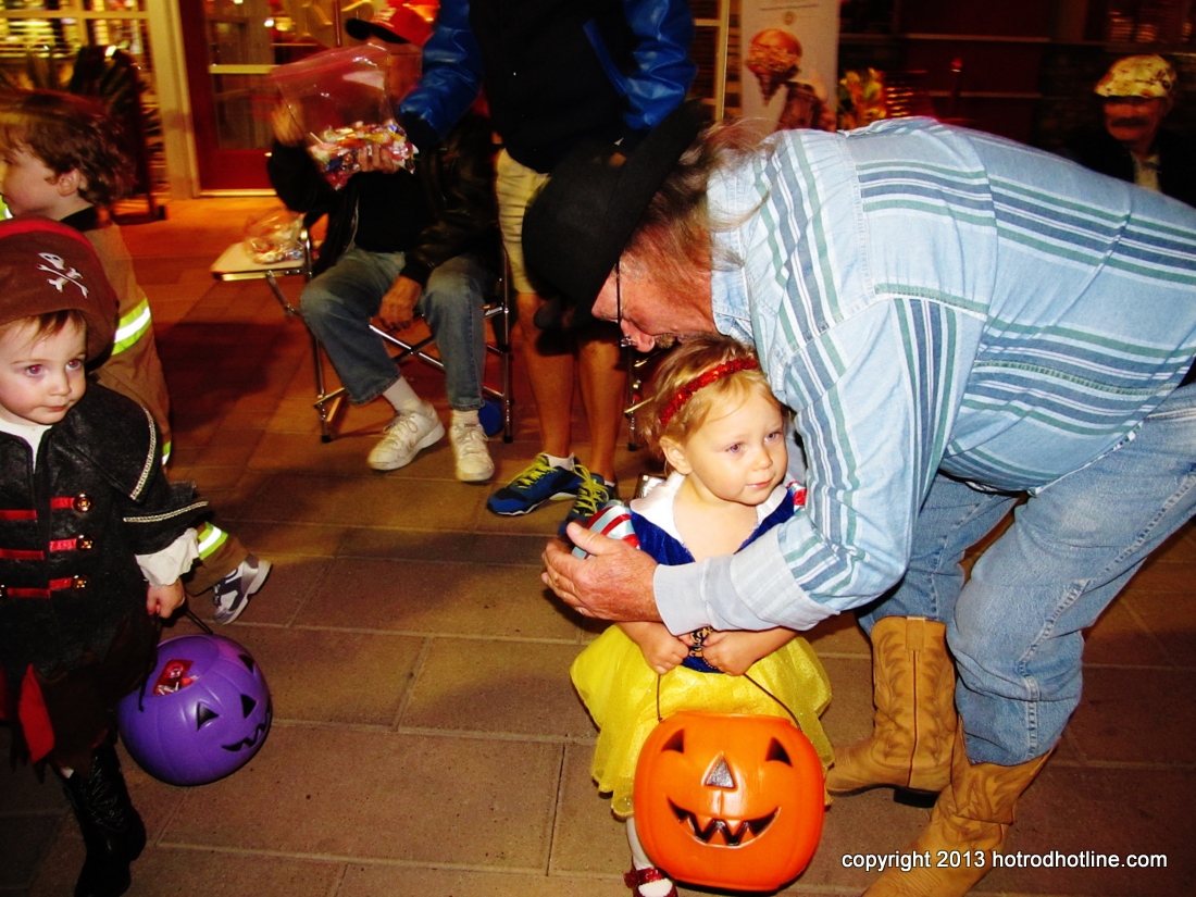 Oaks Mall Halloween Cruise Hotrod Hotline