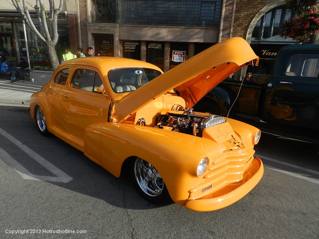 Santa Paula Cruise Night Hotrod Hotline