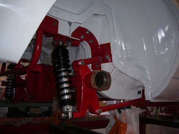 Adjustable upper & lower link bars allow fine tuning of axle location & pinion angle for maximum performnace